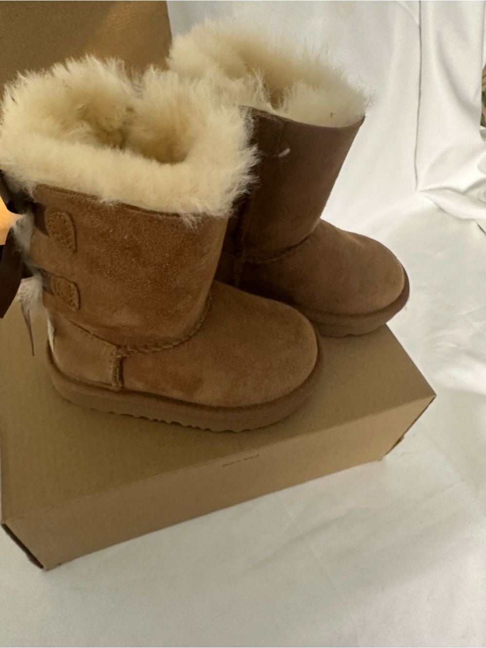 Kids UGG Bailey Bow II Chestnut Boots Toddler US 6 New in Box
